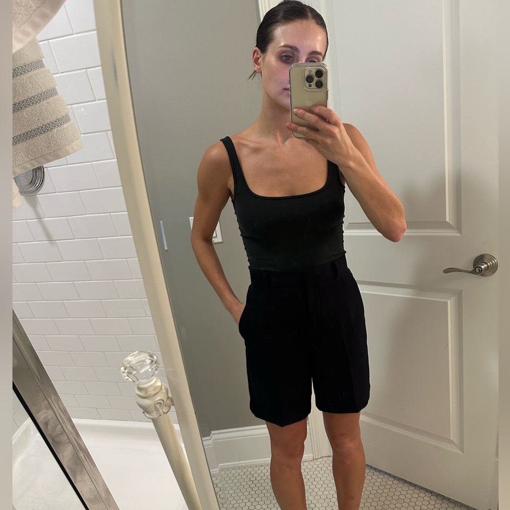 Aritzia Wilfred Anthem
Short